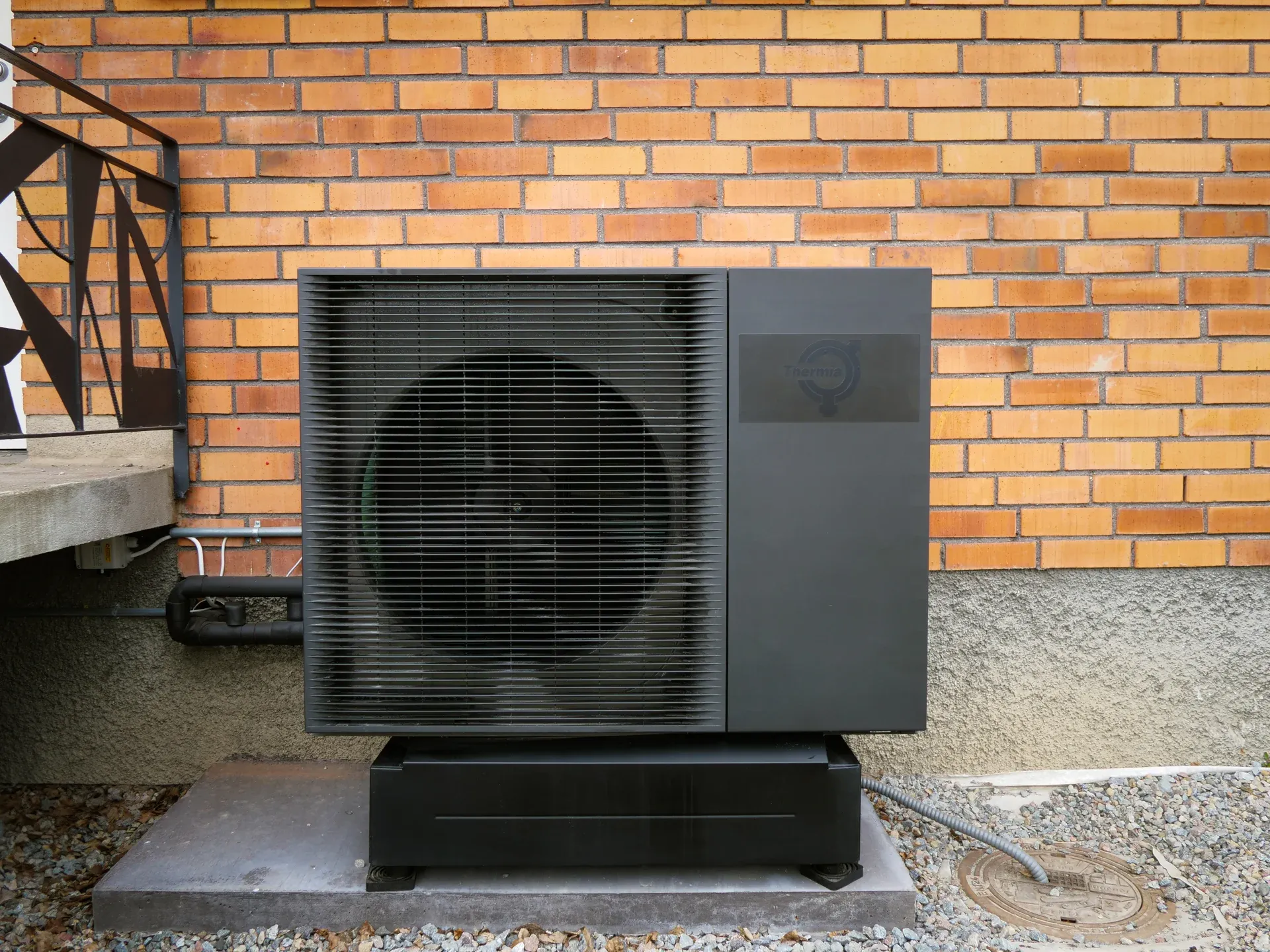 Modern värme i Kungsängen där funktion möter design